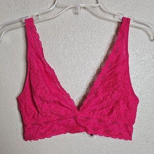 Wacoal 38 Wireless Lace Bralette in Vibrant Pink